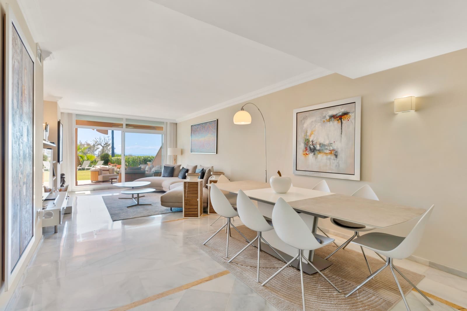 Apartamento de 2 habitaciones en Marbella en venta con piscina garaje - 950.000 € (Ref: 9845283)