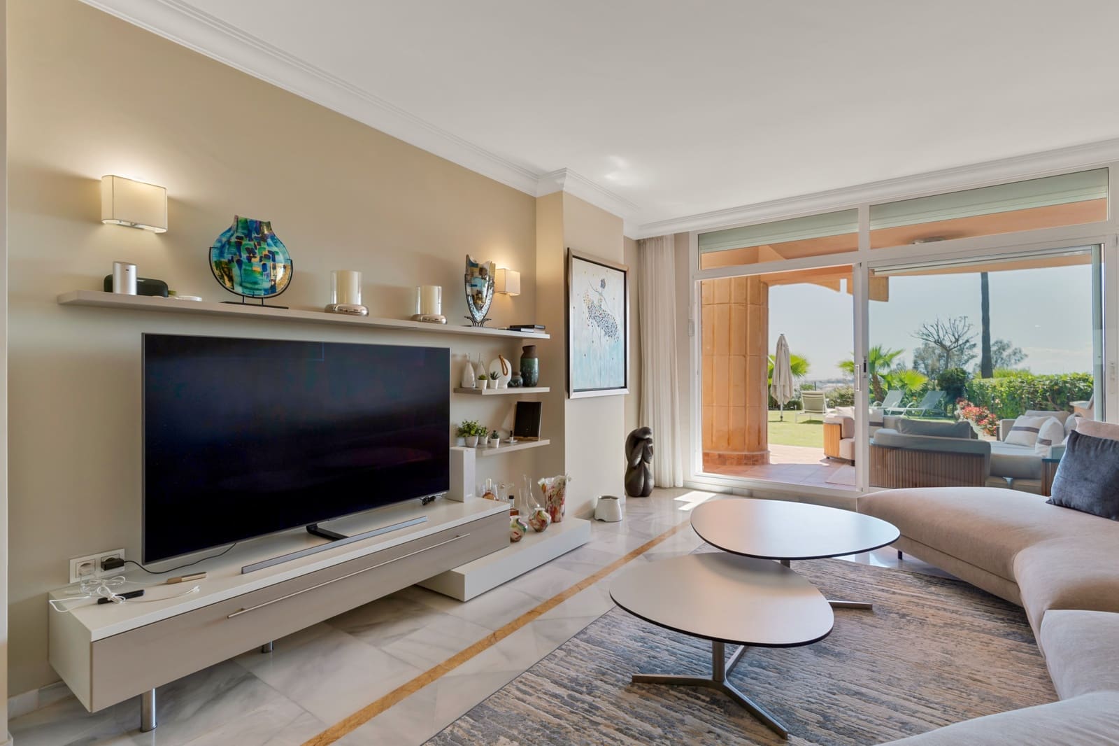 Apartamento de 2 habitaciones en Marbella en venta con piscina garaje - 950.000 € (Ref: 9845283)