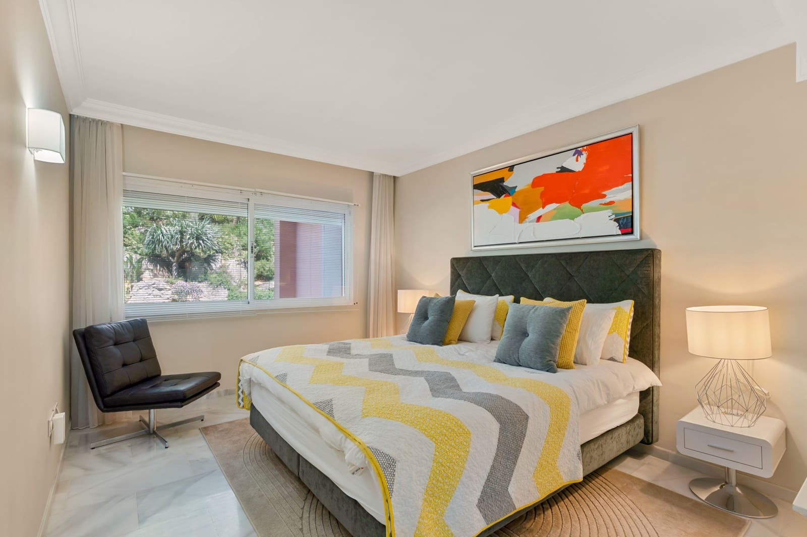 Apartamento de 2 habitaciones en Marbella en venta con piscina garaje - 950.000 € (Ref: 9845283)