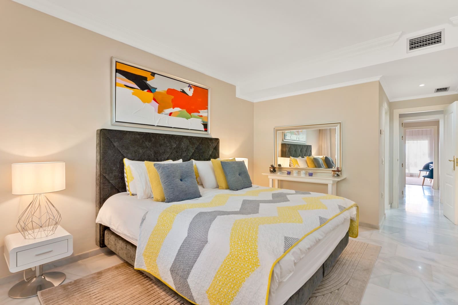 Apartamento de 2 habitaciones en Marbella en venta con piscina garaje - 950.000 € (Ref: 9845283)