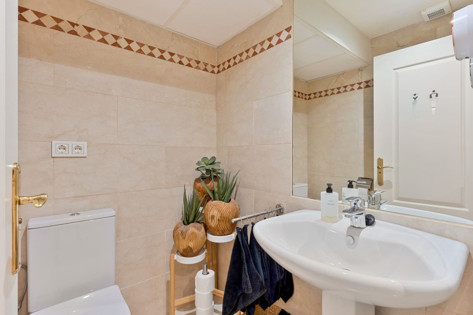 Apartamento de 2 habitaciones en Marbella en venta con piscina garaje - 950.000 € (Ref: 9845283)