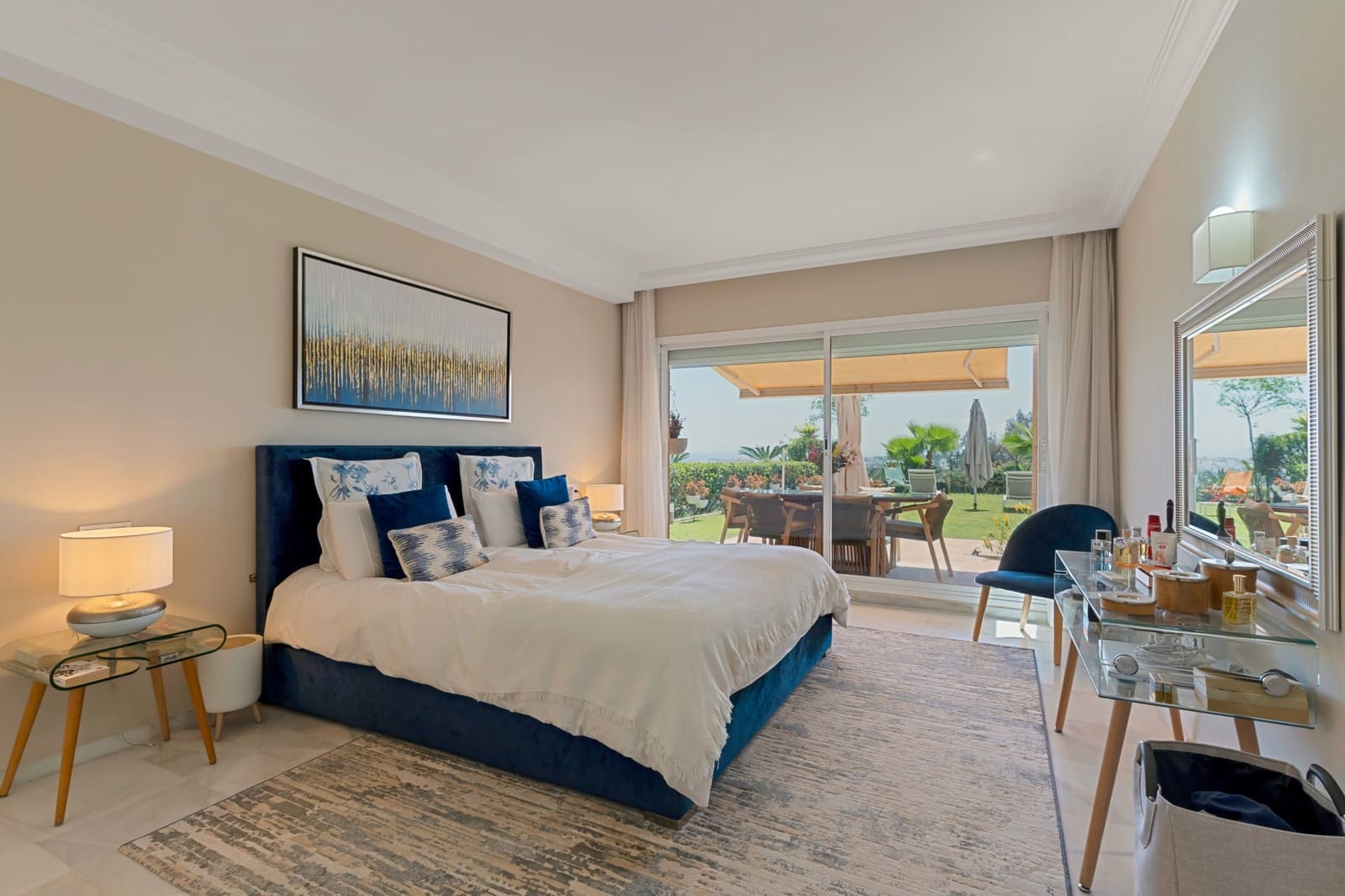Apartamento de 2 habitaciones en Marbella en venta con piscina garaje - 950.000 € (Ref: 9845283)
