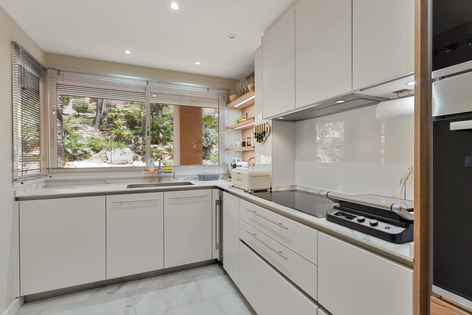 Apartamento de 2 habitaciones en Marbella en venta con piscina garaje - 950.000 € (Ref: 9845283)