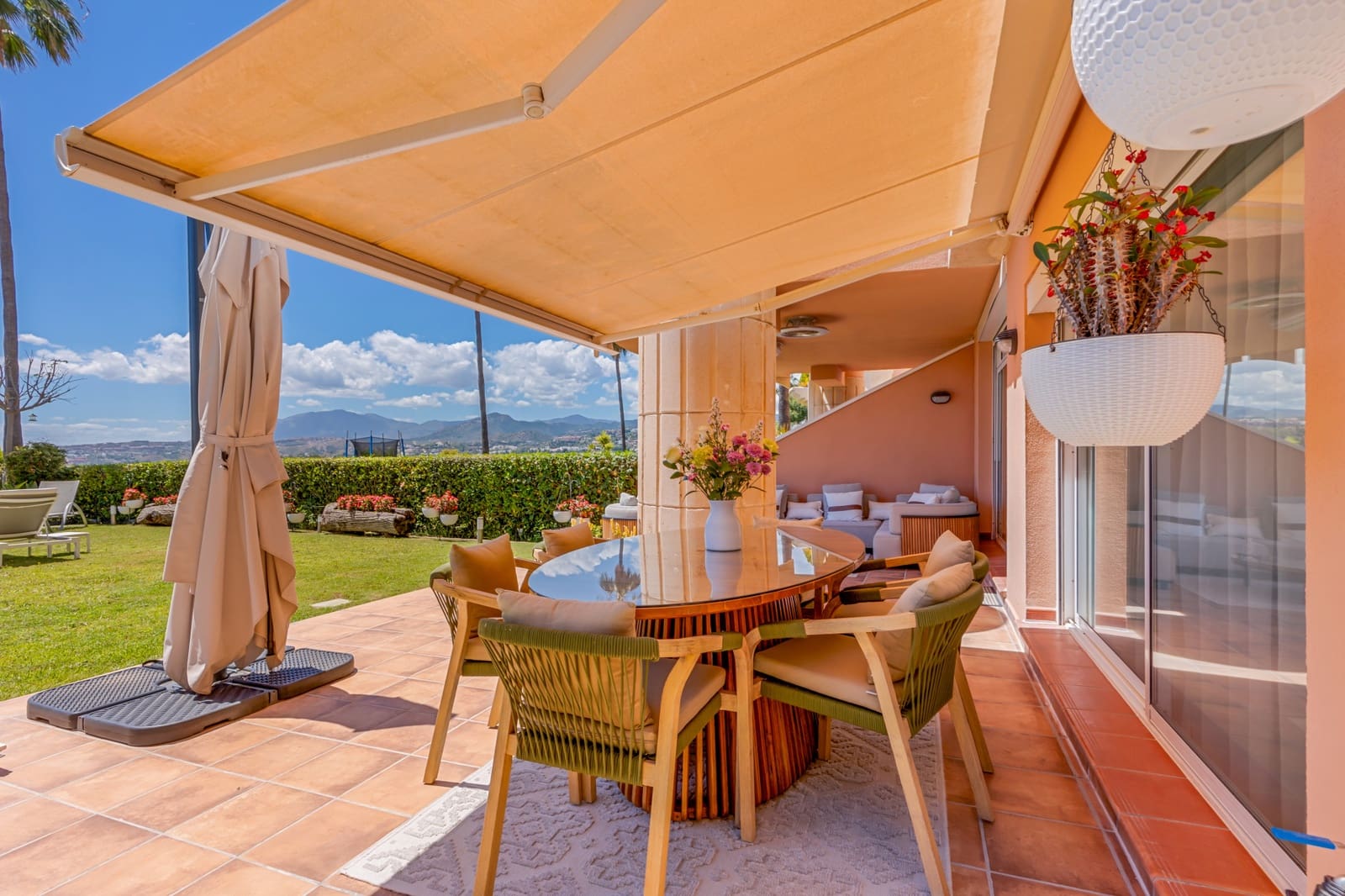 Apartamento de 2 habitaciones en Marbella en venta con piscina garaje - 950.000 € (Ref: 9845283)