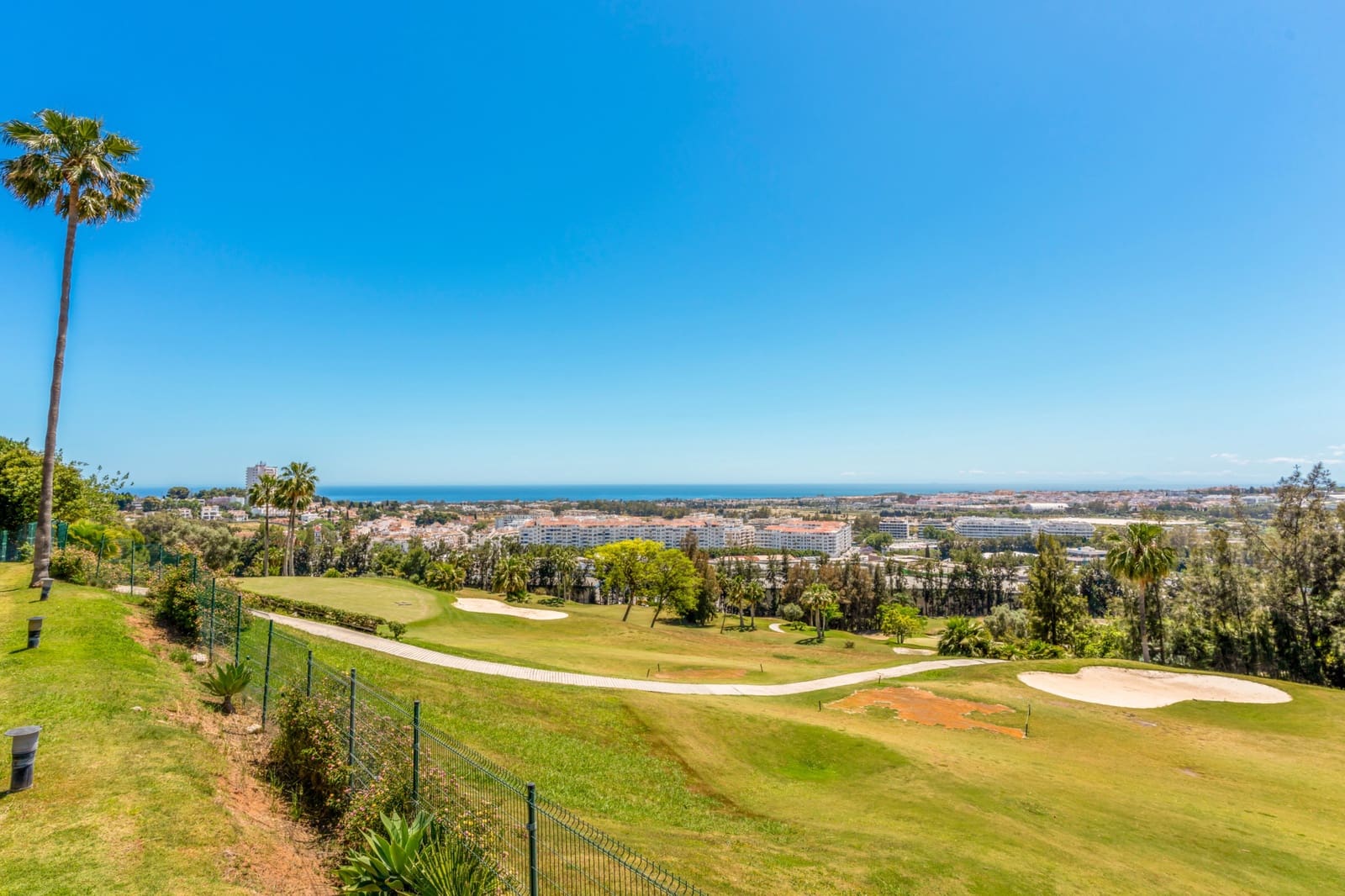 Apartamento de 2 habitaciones en Marbella en venta con piscina garaje - 950.000 € (Ref: 9845283)