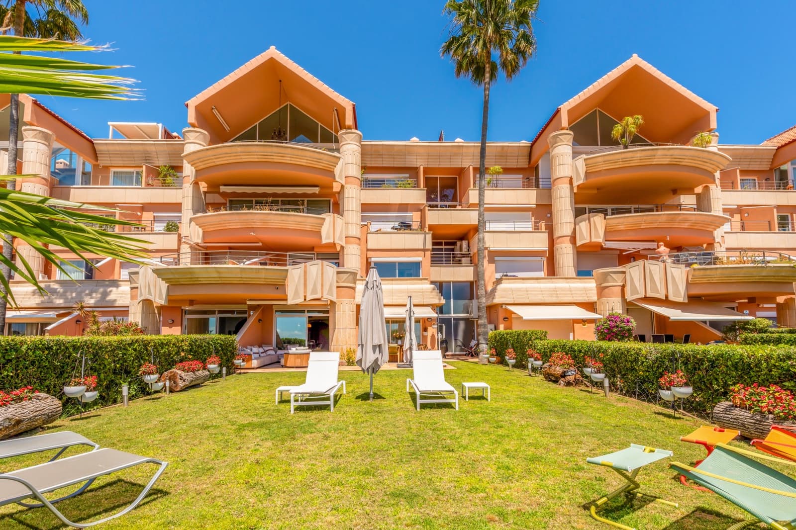 Apartamento de 2 habitaciones en Marbella en venta con piscina garaje - 950.000 € (Ref: 9845283)