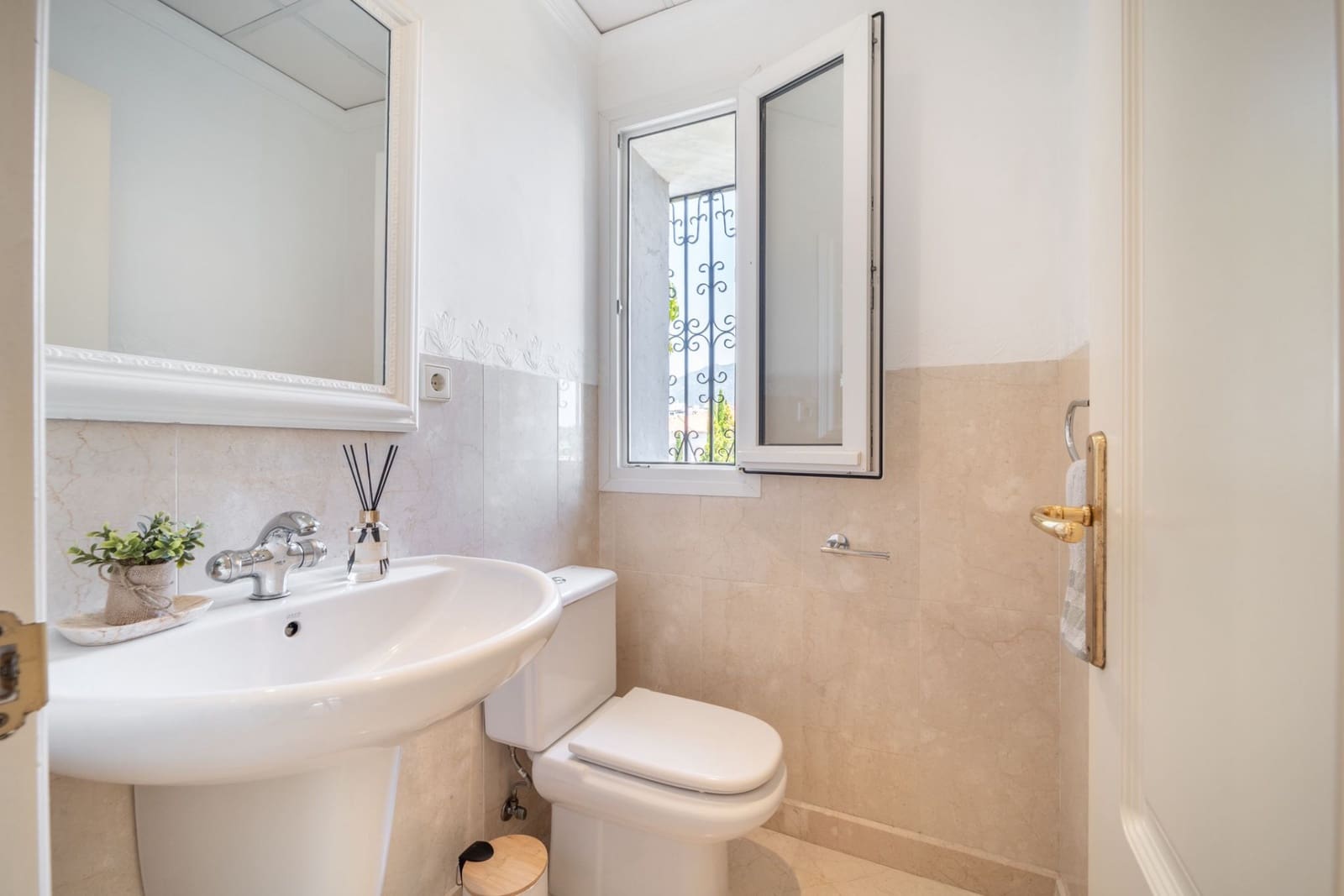 4 quarto Moradia para venda em Nueva Andalucia com piscina garagem - 2 650 000 € (Ref: 9845284)