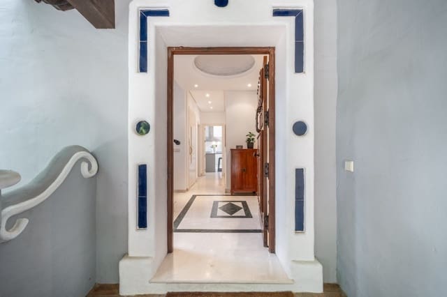 4 quarto Moradia para venda em Nueva Andalucia, Marbella com piscina garagem - 2 650 000 € (Ref: 9845284)