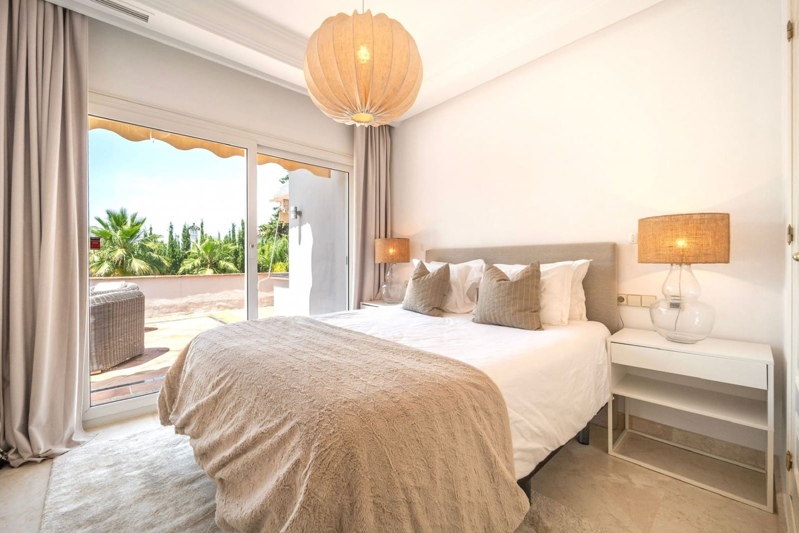 4 quarto Moradia para venda em Nueva Andalucia com piscina garagem - 2 650 000 € (Ref: 9845284)