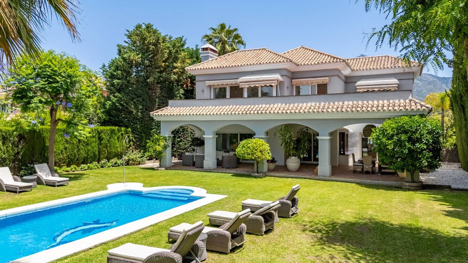 4 quarto Moradia para venda em Nueva Andalucia com piscina garagem - 2 650 000 € (Ref: 9845284)