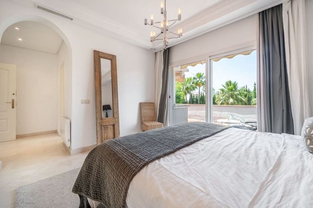 4 soveværelse Villa til salg i Nueva Andalucia, Marbella med swimmingpool garage - € 2.650.000 (Ref: 9845284)