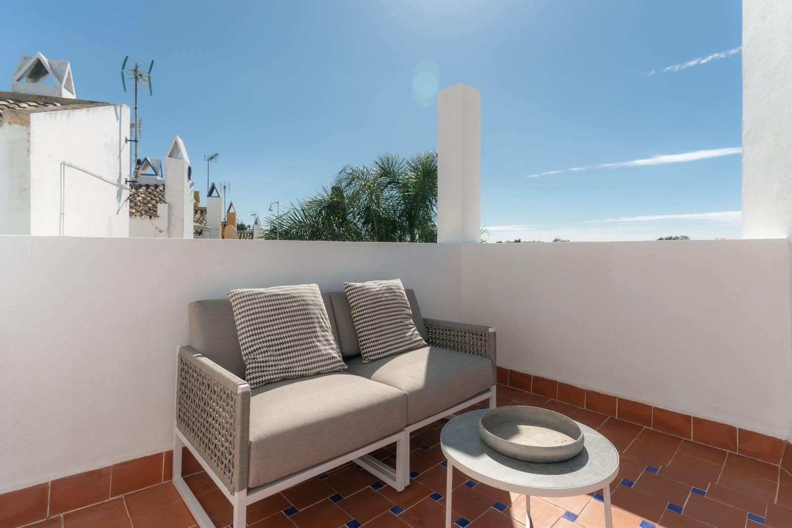 3 soverom Hus til salgs i Nueva Andalucia med svømmebasseng garasje - € 495 000 (Ref: 9851025)