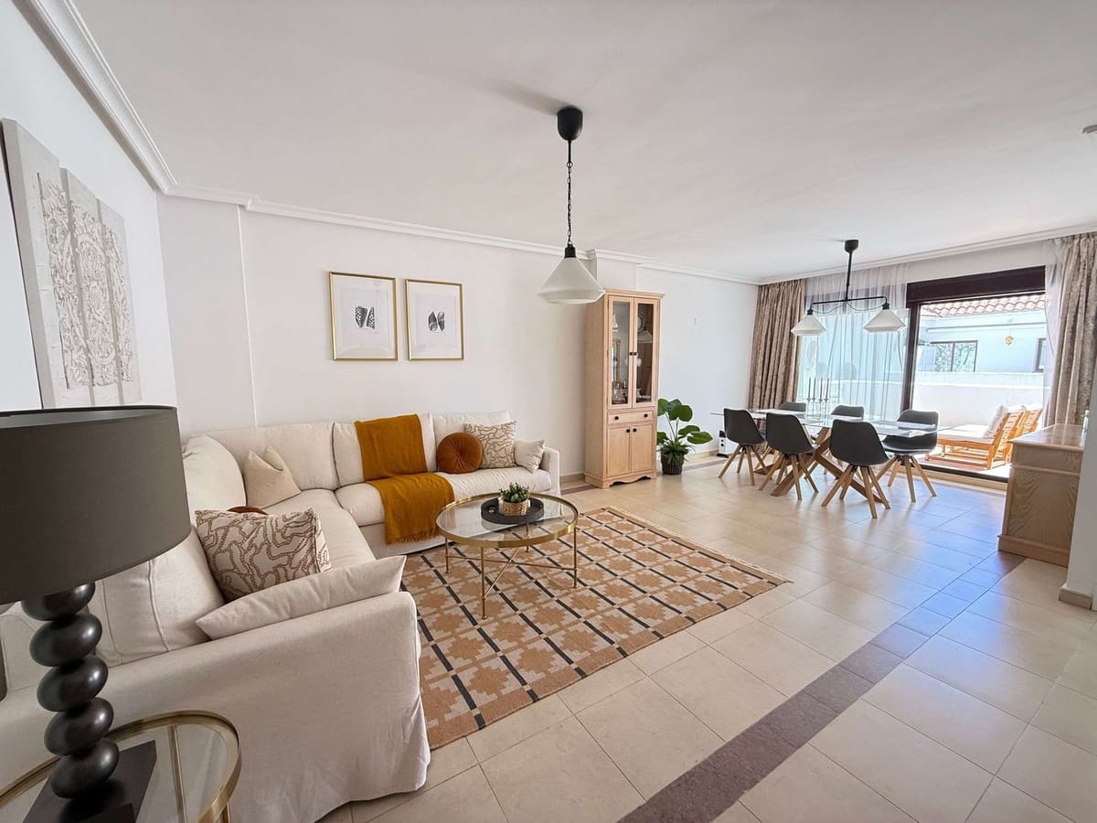 2 soverom Leilighet til salgs i Nueva Andalucia med svømmebasseng garasje - € 498 000 (Ref: 9851026)