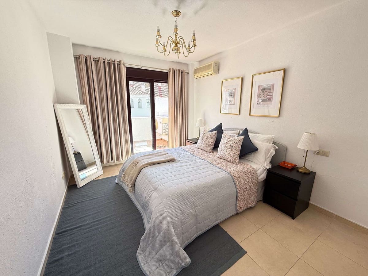 2 soverom Leilighet til salgs i Nueva Andalucia med svømmebasseng garasje - € 498 000 (Ref: 9851026)