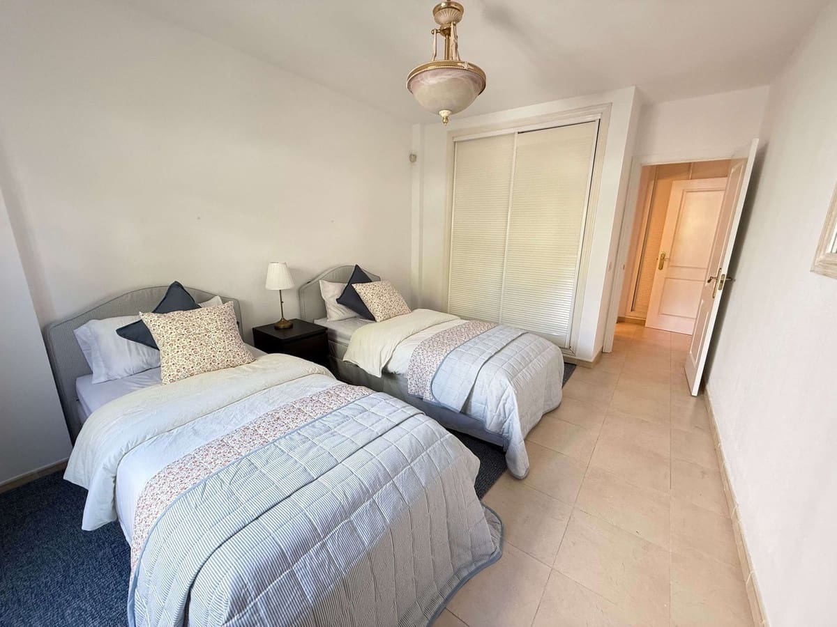 2 soverom Leilighet til salgs i Nueva Andalucia med svømmebasseng garasje - € 498 000 (Ref: 9851026)