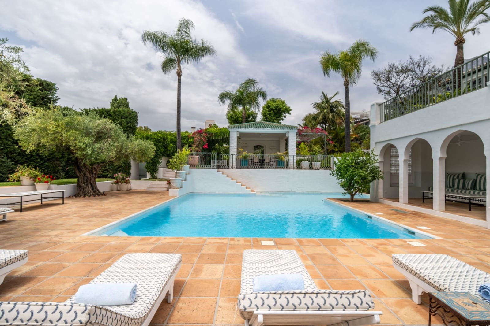 Chalet de 6 habitaciones en Marbella en venta con piscina - 11.950.000 € (Ref: 9859725)