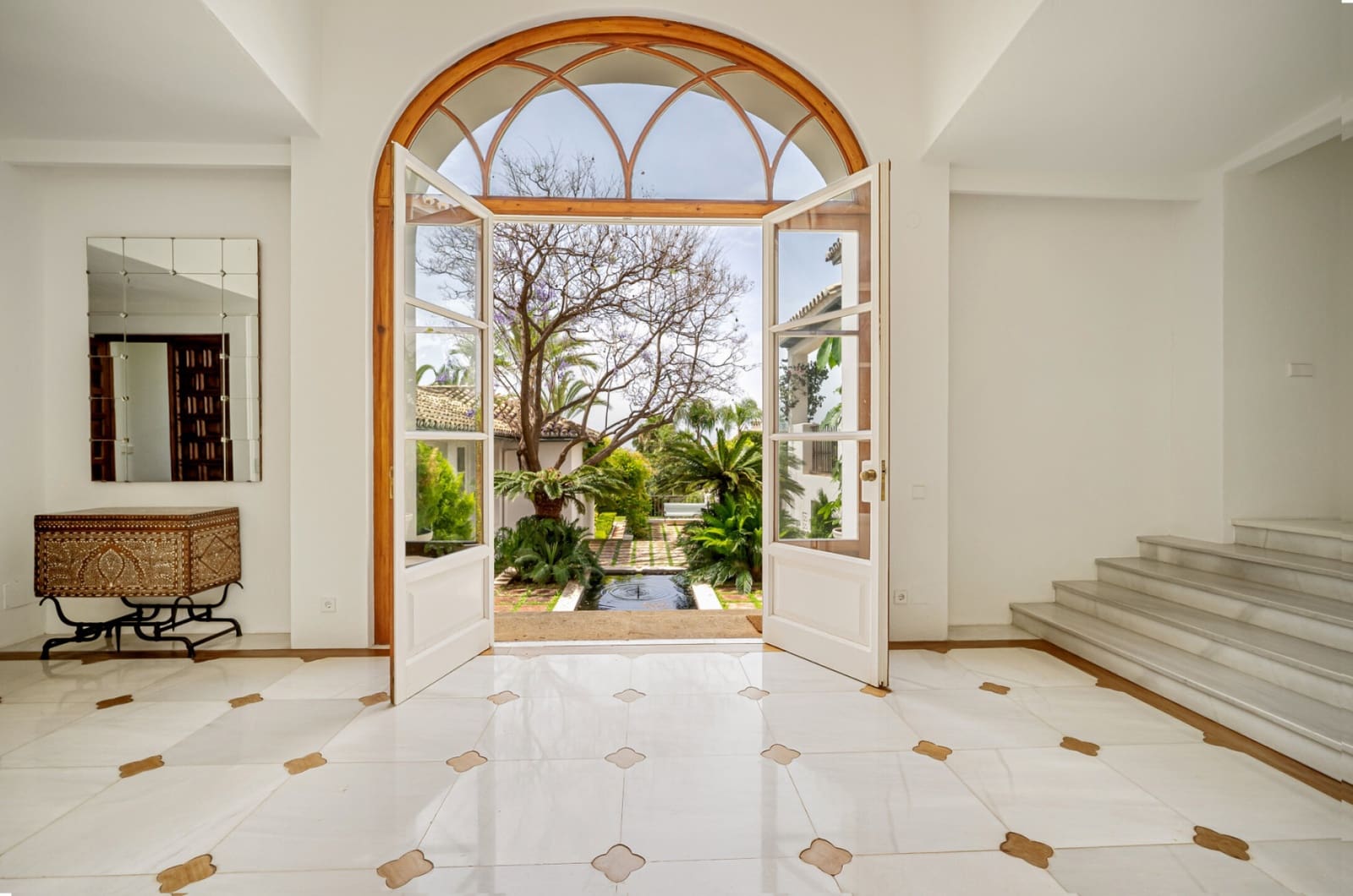 Chalet de 6 habitaciones en Marbella en venta con piscina - 11.950.000 € (Ref: 9859725)