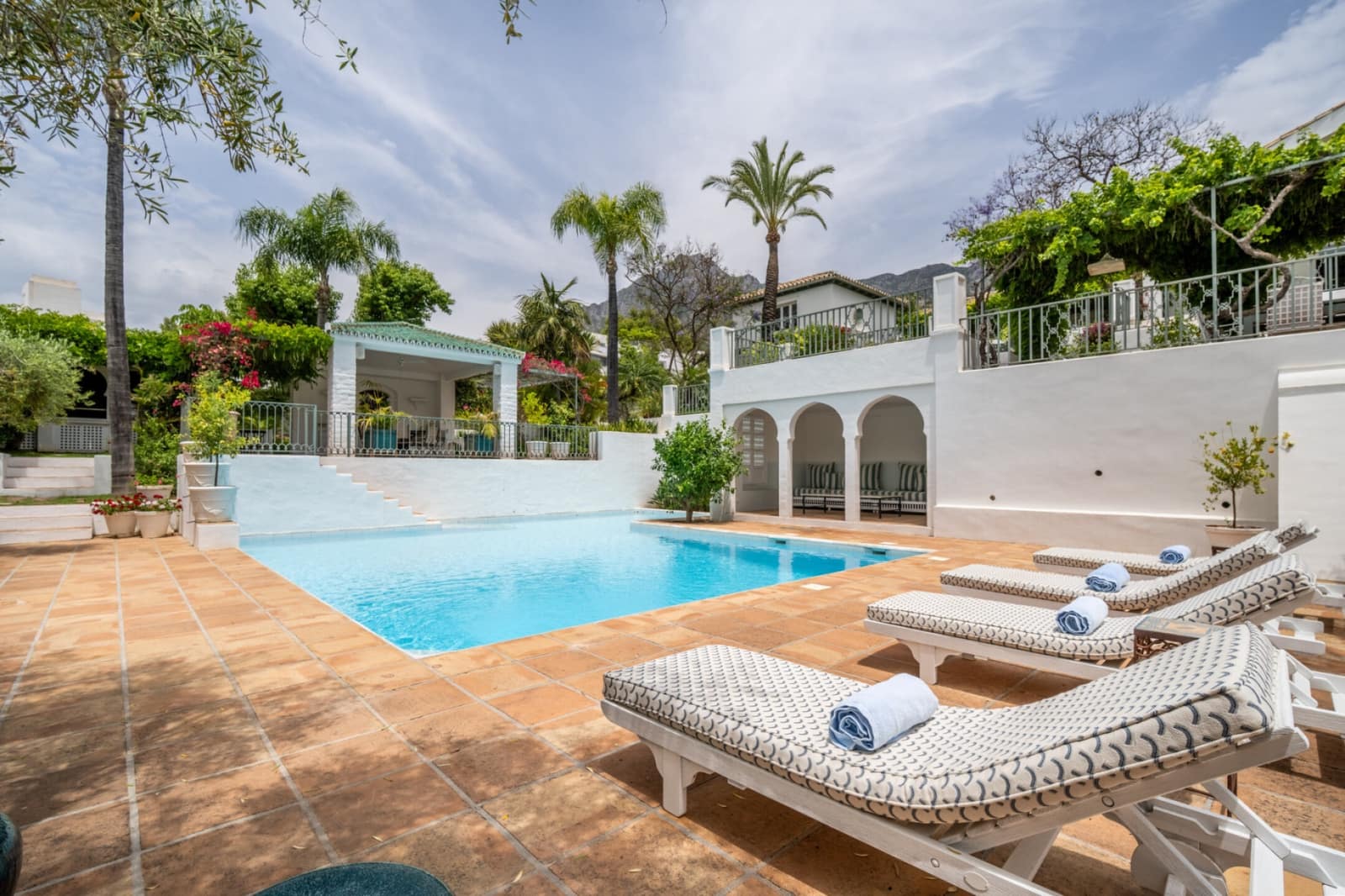 Chalet de 6 habitaciones en Marbella en venta con piscina - 11.950.000 € (Ref: 9859725)