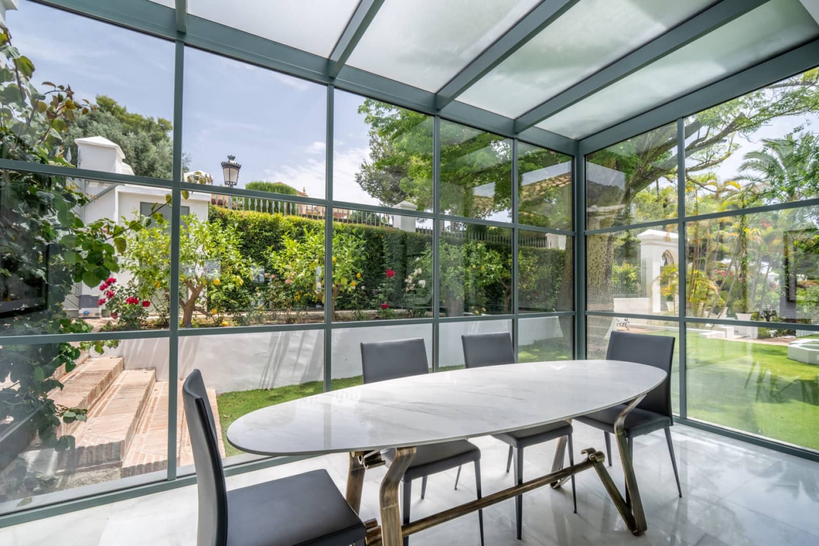 Chalet de 6 habitaciones en Marbella en venta con piscina - 11.950.000 € (Ref: 9859725)