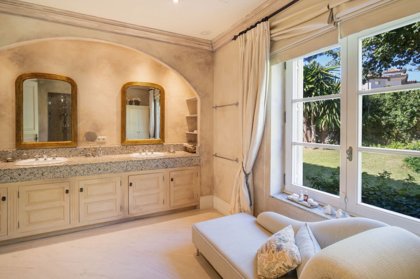 Chalet de 5 habitaciones en Marbella en venta con piscina - 13.800.000 € (Ref: 9859727)