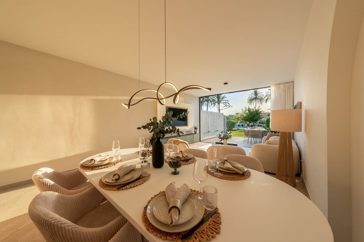 4 sovrum Hus till salu i Marbella med pool garage - 1 395 000 € (Ref: 9861717)