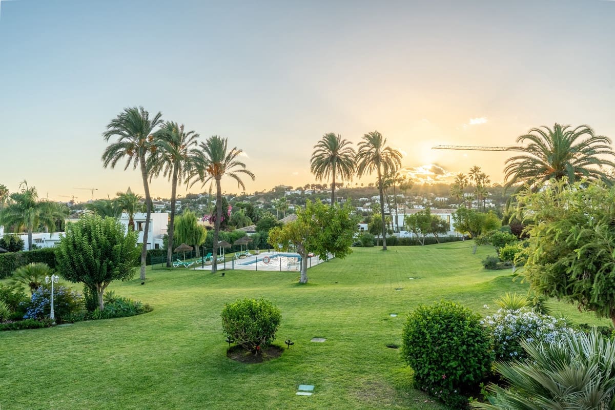 4 sovrum Hus till salu i Marbella med pool garage - 1 395 000 € (Ref: 9861717)