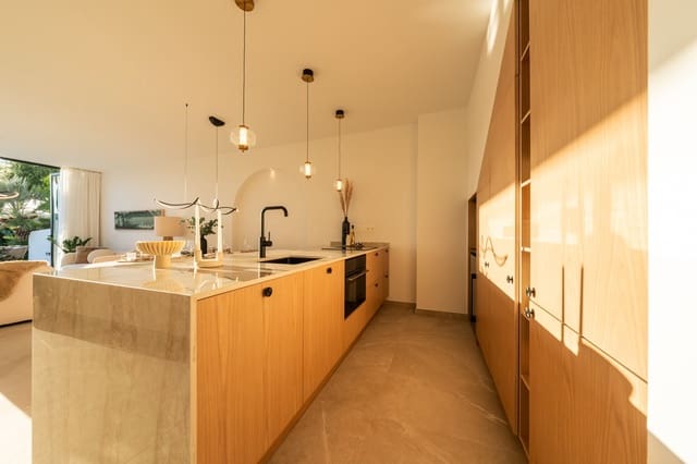 4 sovrum Hus till salu i Marbella med pool garage - 1 395 000 € (Ref: 9861717)