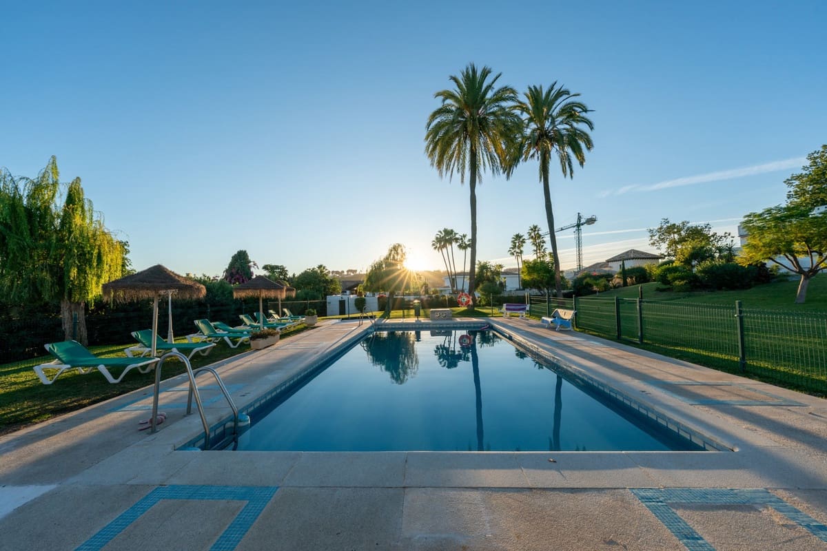 4 sovrum Hus till salu i Marbella med pool garage - 1 395 000 € (Ref: 9861717)