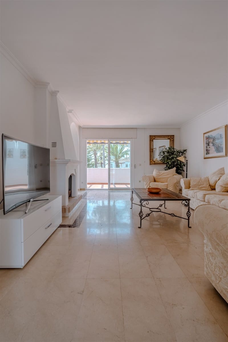 2 bedroom Penthouse for sale in San Pedro de Alcantara with pool garage - € 749,000 (Ref: 9861718)