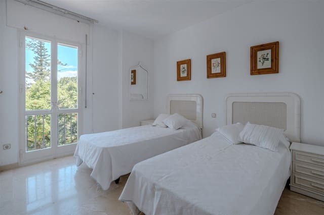 2 slaapkamer Penthouse te koop in San Pedro de Alcantara, Marbella met zwembad garage - € 749.000 (Ref: 9861718)