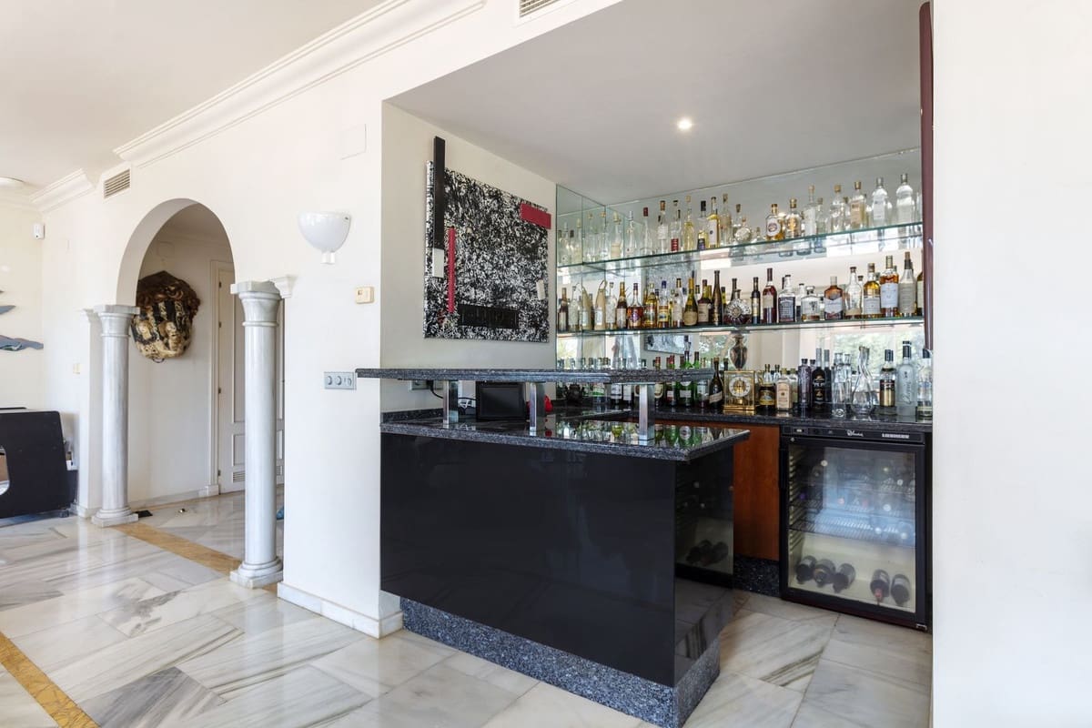 3 bedroom Apartment for sale in Marbella - € 1,775,000 (Ref: 9865010)