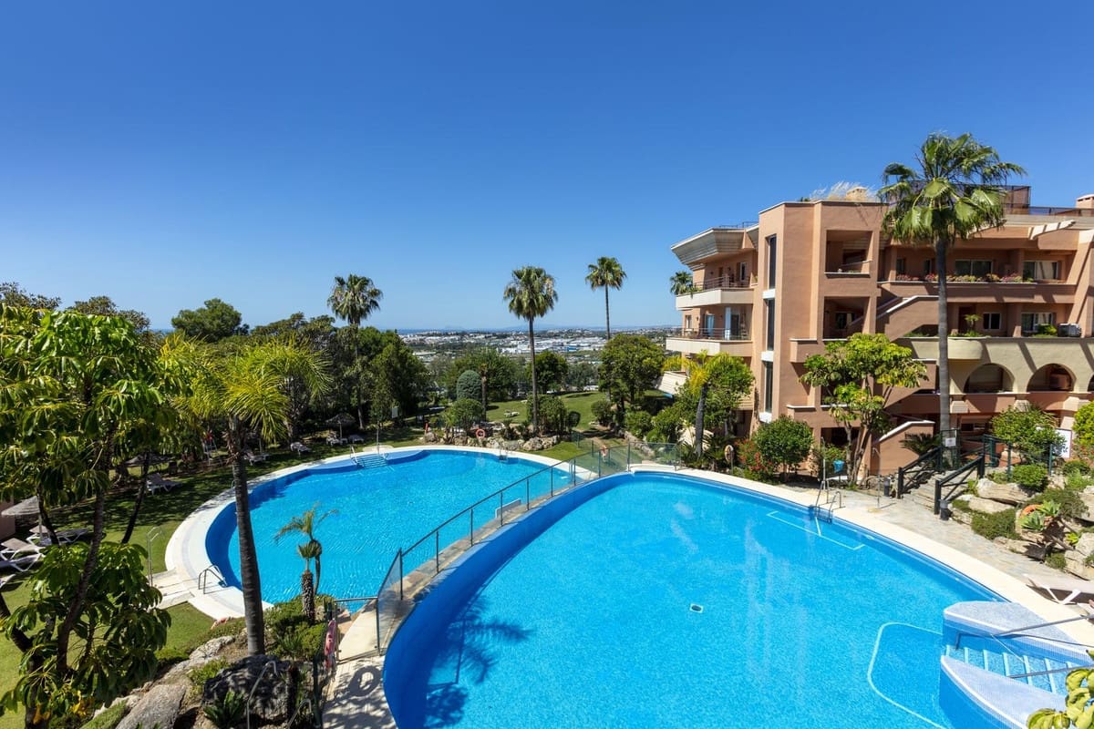 3 bedroom Apartment for sale in Marbella - € 1,775,000 (Ref: 9865010)