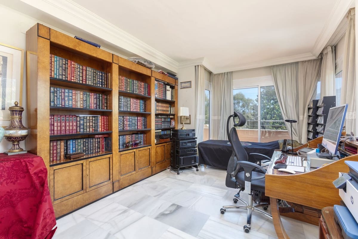 3 bedroom Apartment for sale in Marbella - € 1,775,000 (Ref: 9865010)