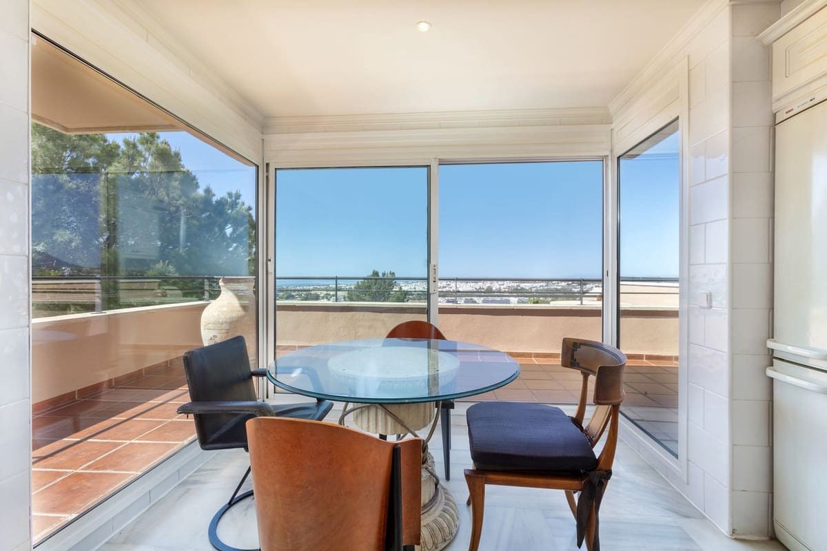 3 bedroom Apartment for sale in Marbella - € 1,775,000 (Ref: 9865010)
