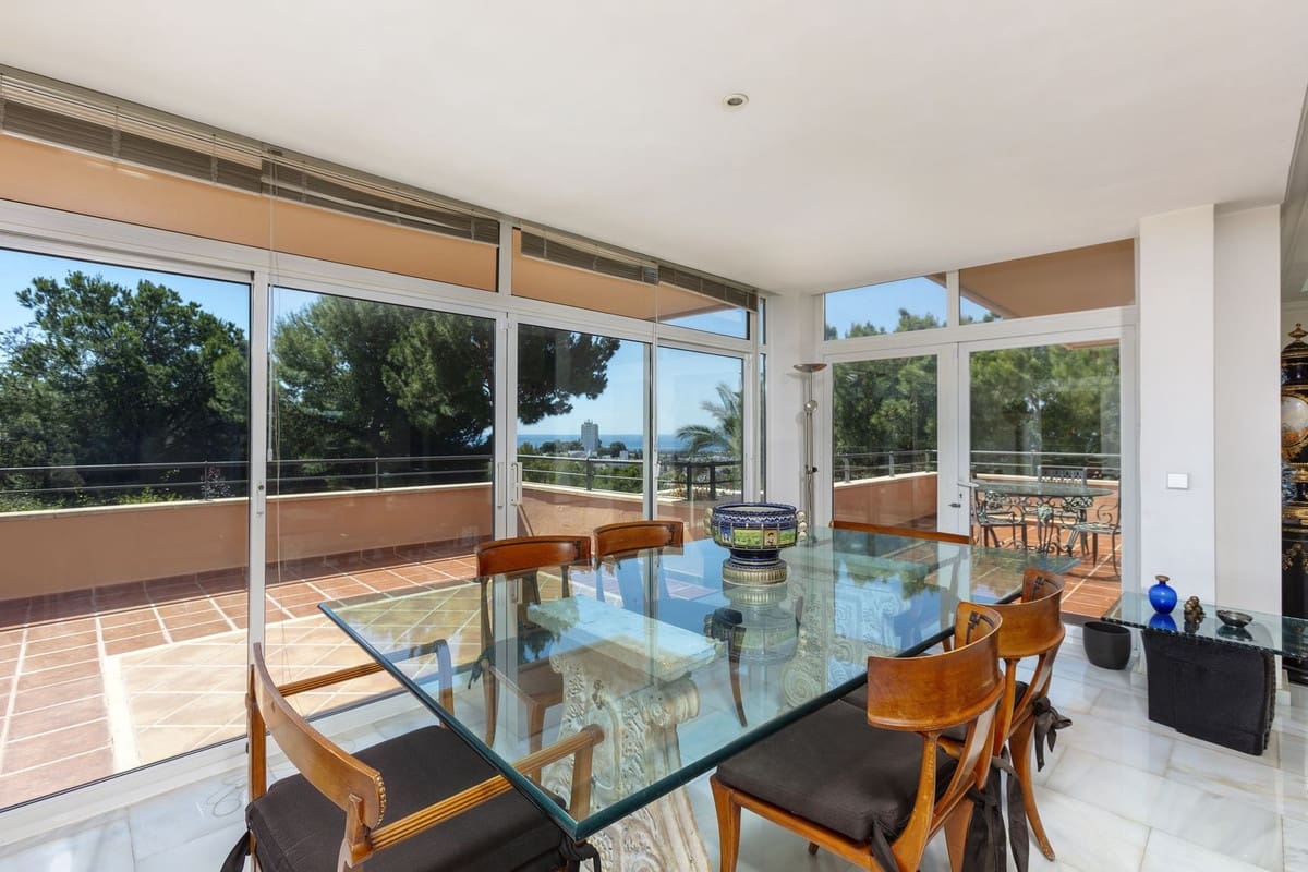 3 bedroom Apartment for sale in Marbella - € 1,775,000 (Ref: 9865010)