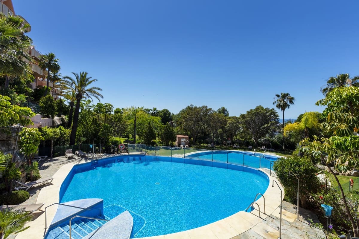3 bedroom Apartment for sale in Marbella - € 1,775,000 (Ref: 9865010)