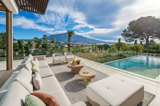 Chalet de 5 habitaciones en Nueva Andalucia, Marbella en venta con piscina - 11.750.000 € (Ref: 9866809)