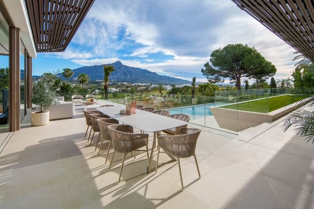 Chalet de 5 habitaciones en Nueva Andalucia, Marbella en venta con piscina - 11.750.000 € (Ref: 9866809)