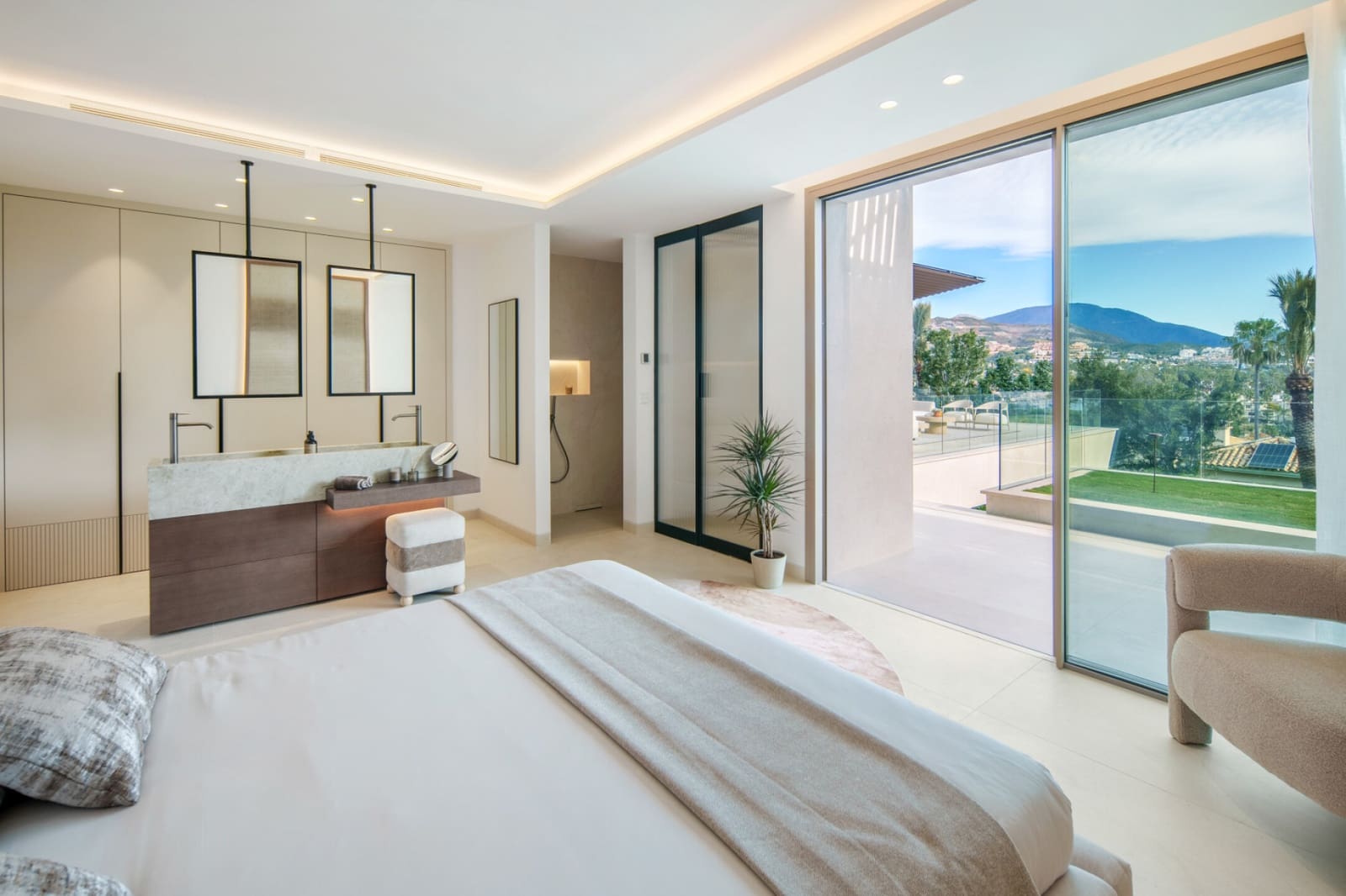 5 bedroom Villa for sale in Nueva Andalucia with pool - € 11,750,000 (Ref: 9866809)