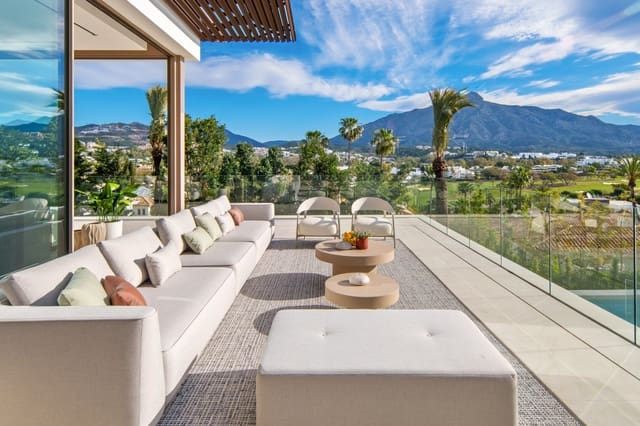 Chalet de 5 habitaciones en Nueva Andalucia, Marbella en venta con piscina - 11.750.000 € (Ref: 9866809)
