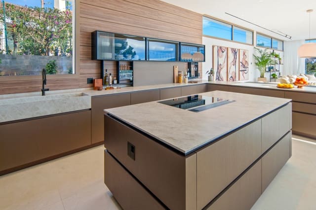 Chalet de 5 habitaciones en Nueva Andalucia, Marbella en venta con piscina - 11.750.000 € (Ref: 9866809)