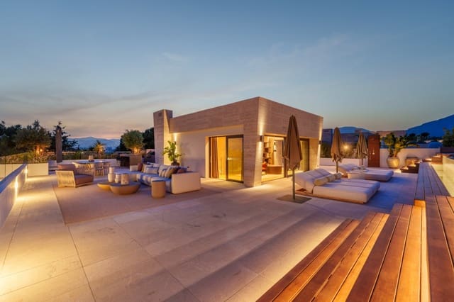 4 soveværelse Penthouse til salg i Marbella med swimmingpool - € 11.400.000 (Ref: 9866810)