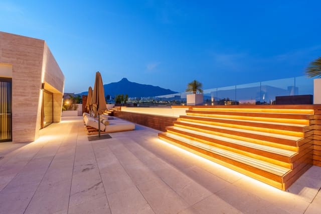 4 soveværelse Penthouse til salg i Marbella med swimmingpool - € 11.400.000 (Ref: 9866810)