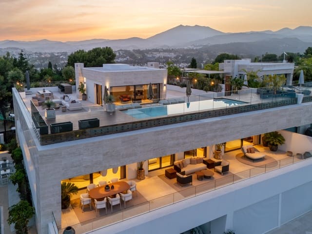 4 soveværelse Penthouse til salg i Marbella med swimmingpool - € 11.400.000 (Ref: 9866810)