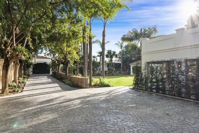 5 soverom Villa til salgs i Nueva Andalucia, Marbella med svømmebasseng - € 10 850 000 (Ref: 9866811)