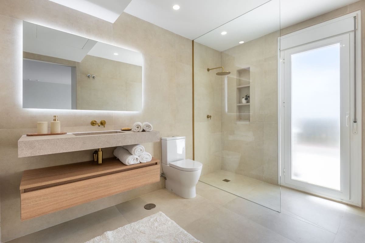 3 sypialnia Penthouse na sprzedaż w Nueva Andalucia z basenem garażem - 895 000 € (Ref: 9875915)