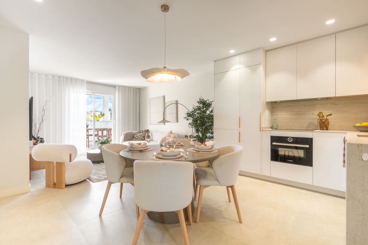 3 sypialnia Penthouse na sprzedaż w Nueva Andalucia z basenem garażem - 895 000 € (Ref: 9875915)