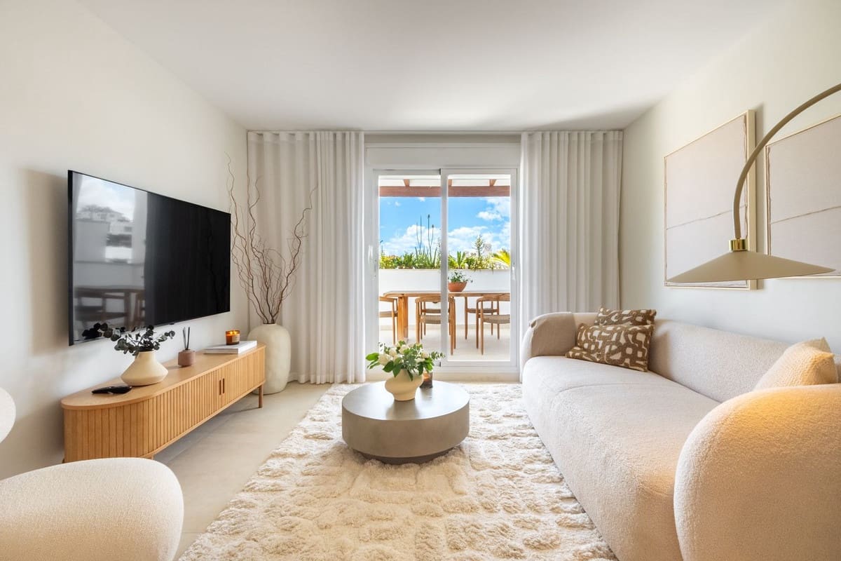 3 sypialnia Penthouse na sprzedaż w Nueva Andalucia z basenem garażem - 895 000 € (Ref: 9875915)