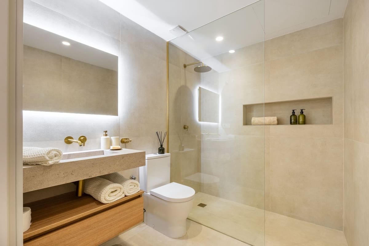3 sypialnia Penthouse na sprzedaż w Nueva Andalucia z basenem garażem - 895 000 € (Ref: 9875915)