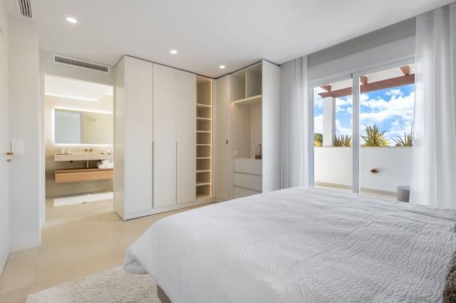 3 sypialnia Penthouse na sprzedaż w Los Naranjos, Marbella z basenem garażem - 895 000 € (Ref: 9875915)